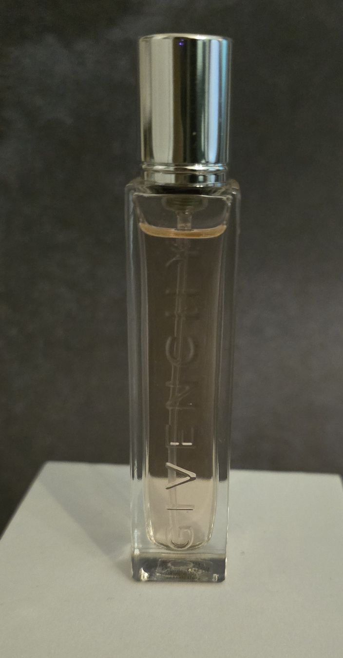 Givenchy Parfum & Eau de Toilette: Parfüm Traveling Givenchy Neu – Neu und originalverpackt aus Basel von BeautyqueenbyNB
