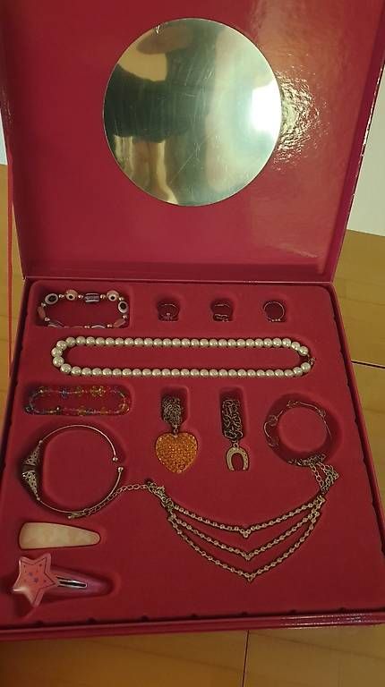 Libri: coffret livre et bijoux – Usato da Grandcour venduto da Alse 2