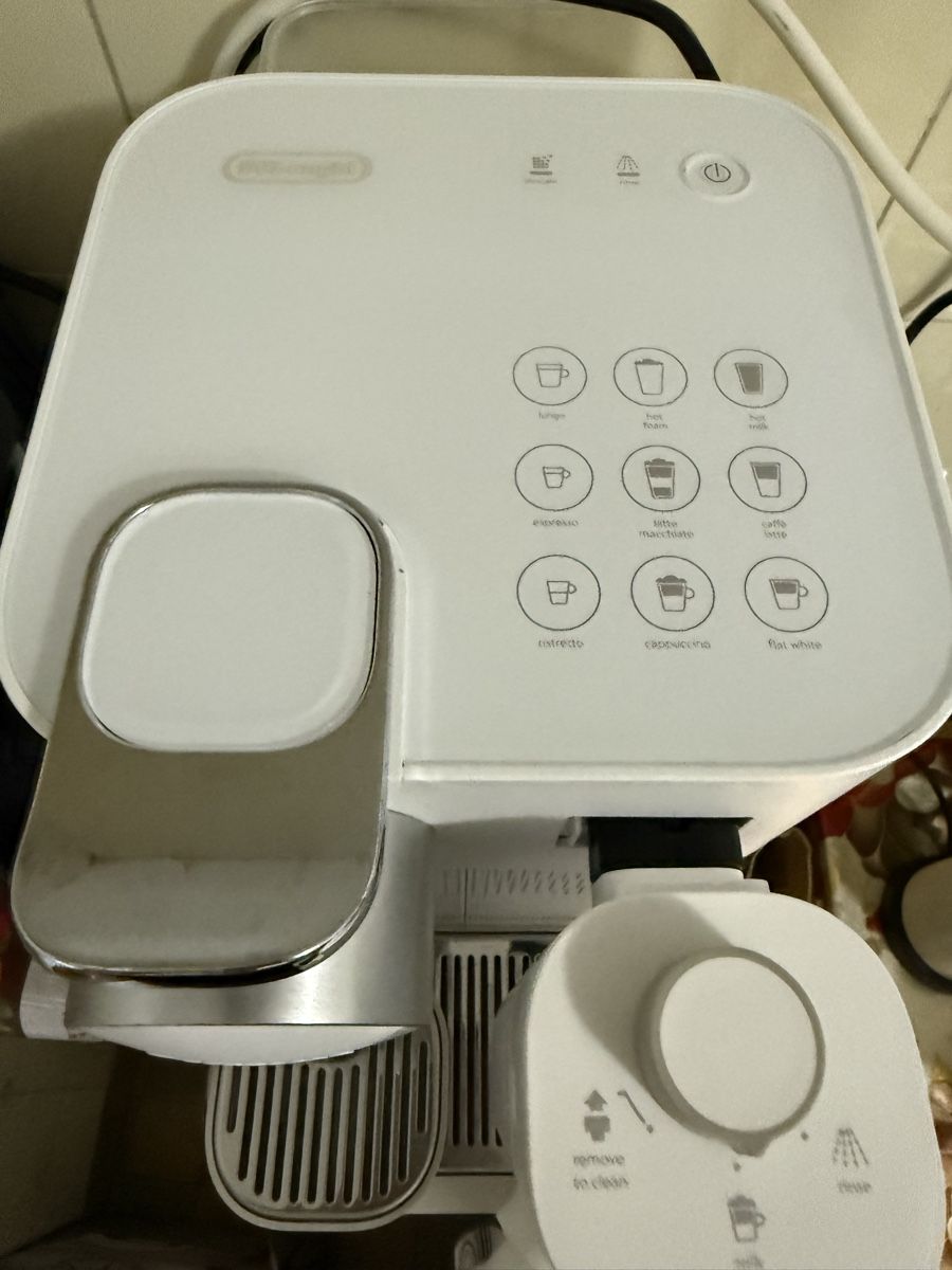 Nespresso Macchine per caffè & Macchine per espresso: Nespresso Lattissima mit Kaffekapsel – Nuovo (secondo la descrizione) da Zürich venduto da Dalia.ababssa 1