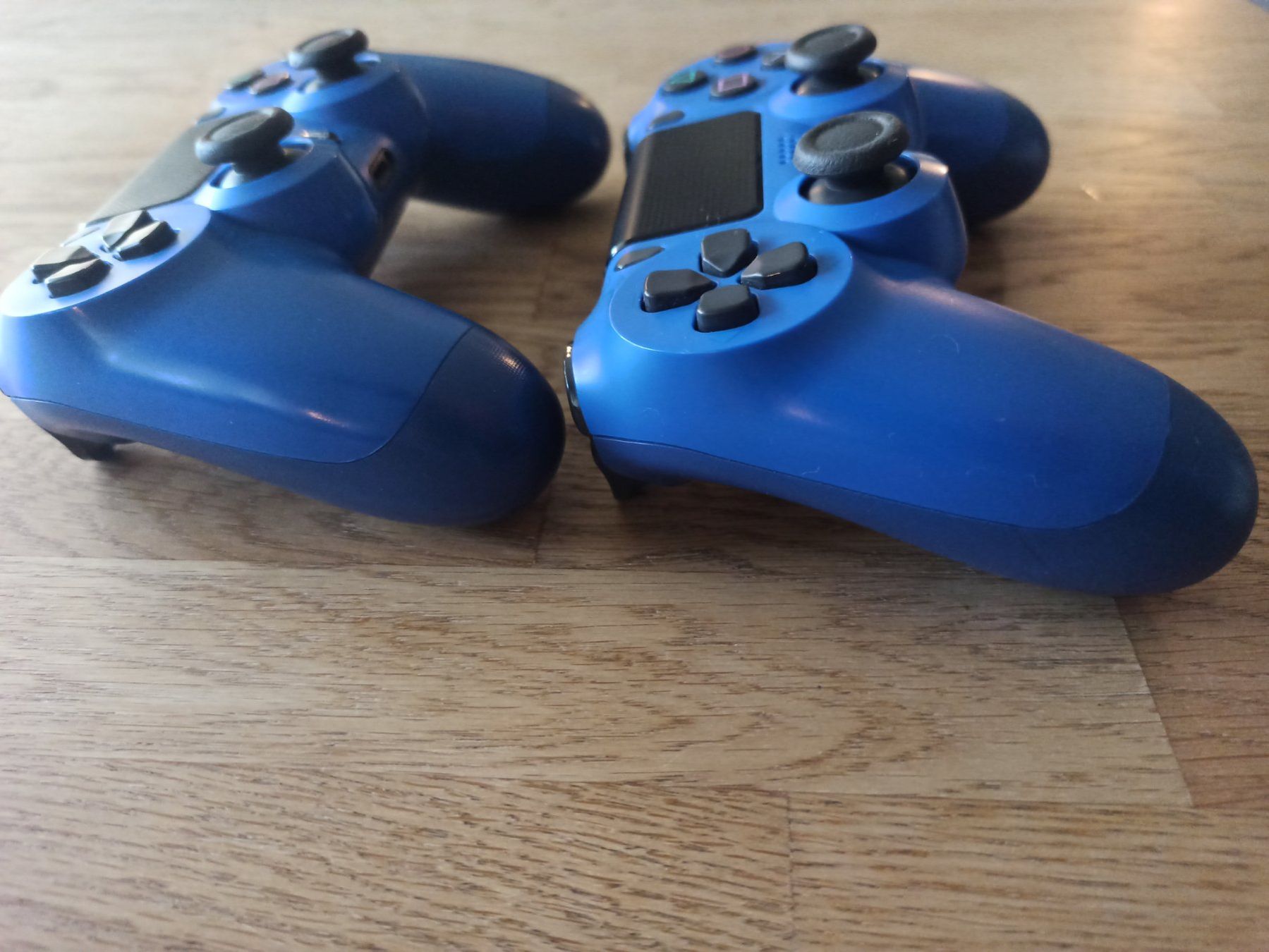 Manettes: 2 x Original Controller Sony PS4 Wireless DualShock 4 V2 – D'occasion à Oberweningen par mar_87mx 4