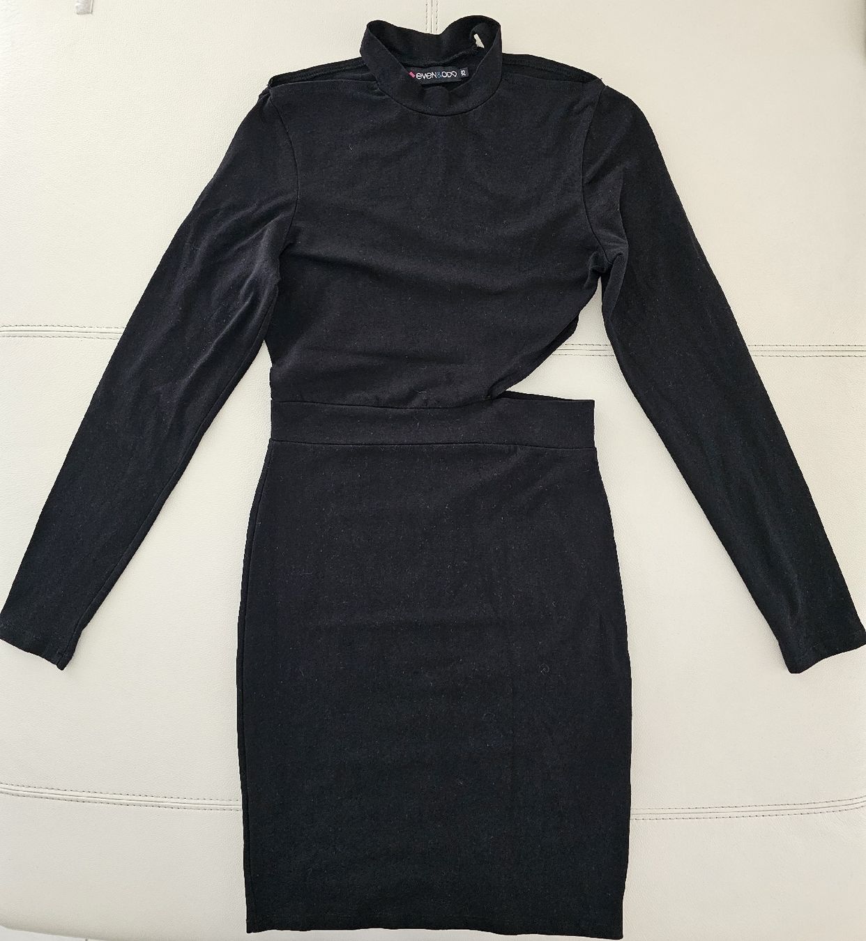 Kleider: Schwarzes Cut Out Even&Odd Kleid Gr. XS – Gebraucht aus Steinmaur von Kiki_m240