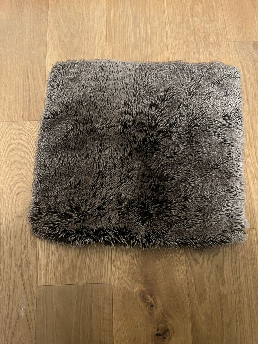 Kissen: Coussin imitation fourrure Winter Home brun – Neu (gemäss Beschreibung) aus St. Prex von Nikolletta