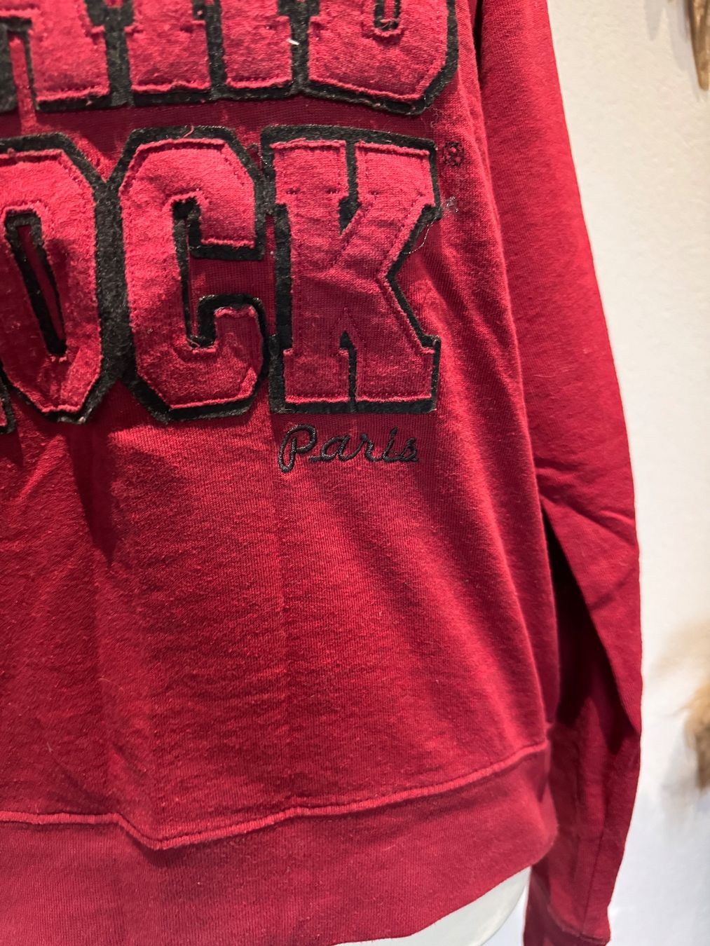 Pulls & Sweat-shirts: Bequemer Pullover Hard Rock Paris Gr. M Bordeaux Rot – D'occasion à Rothrist par Fondgruebe 1