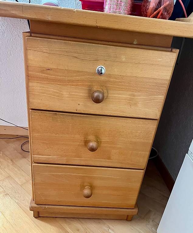 Schreibtische: Bürotisch und Kubus – Gebraucht aus Bülach von CMPluess 1