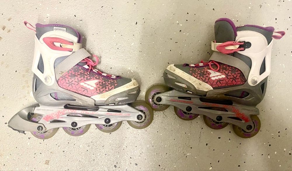 Pattini in linea & Pattini a rotelle: Rollerblade Inlineskates, Grösse 32-37, verstellbar. – Usato da Baar venduto da Princesaphantagiro 2