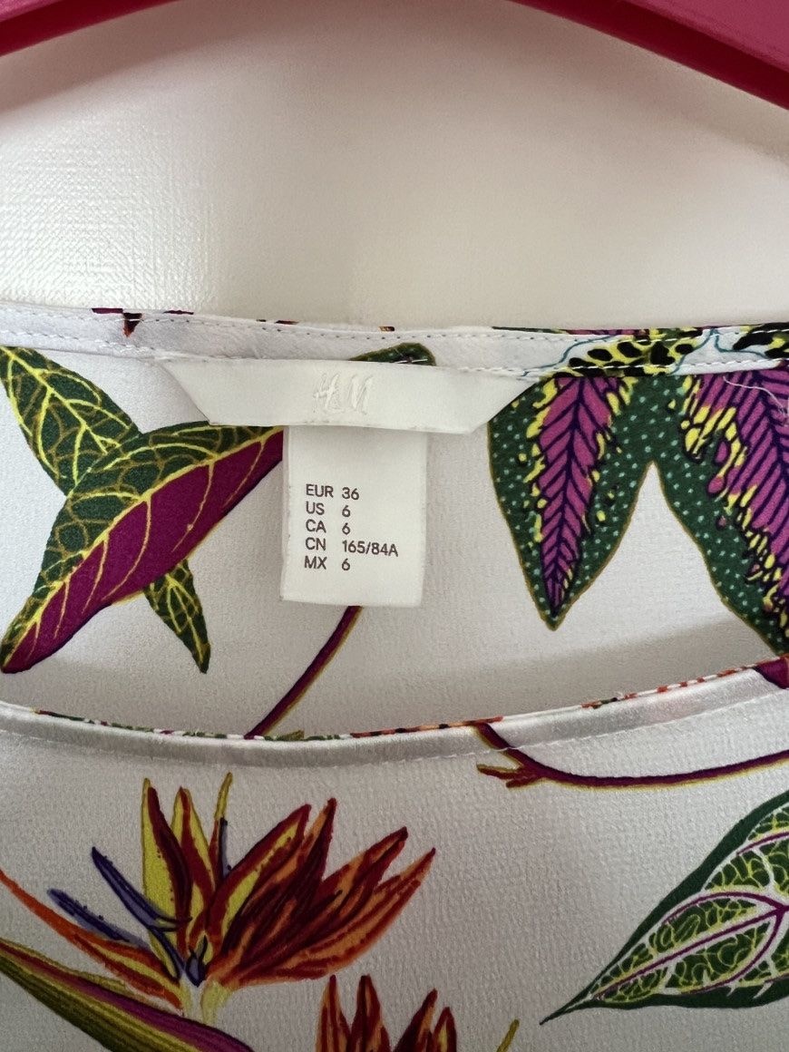 H&M Top: Top H&M Flowers EUR 36 – Nuovo (secondo la descrizione) da Horgen venduto da linuxrp 6