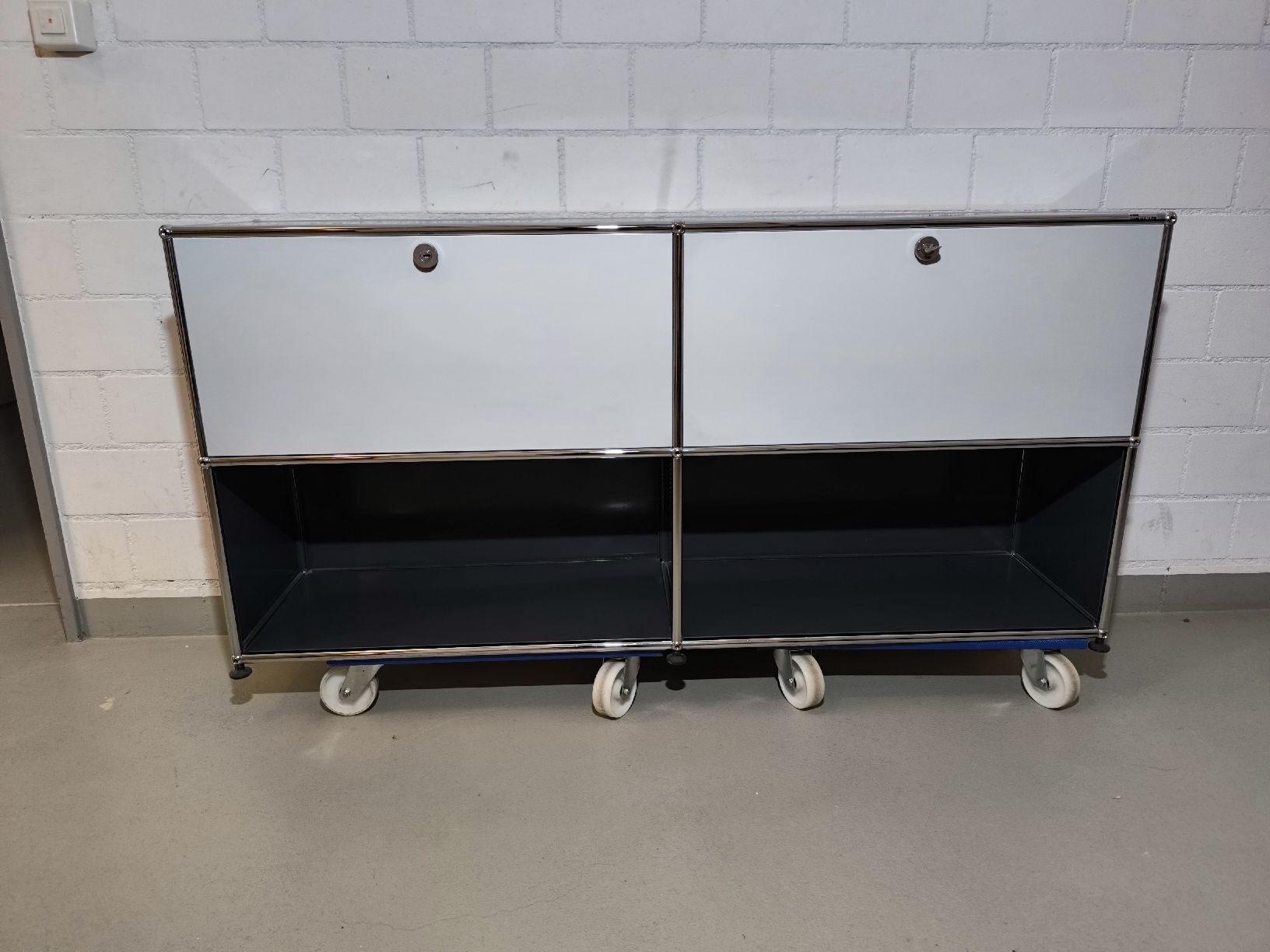 Scaffali: Original USM Haller Sideboard / Lowboard lichtgrau anthrazit – Usato da Lömmenschwil venduto da ela.schadegg