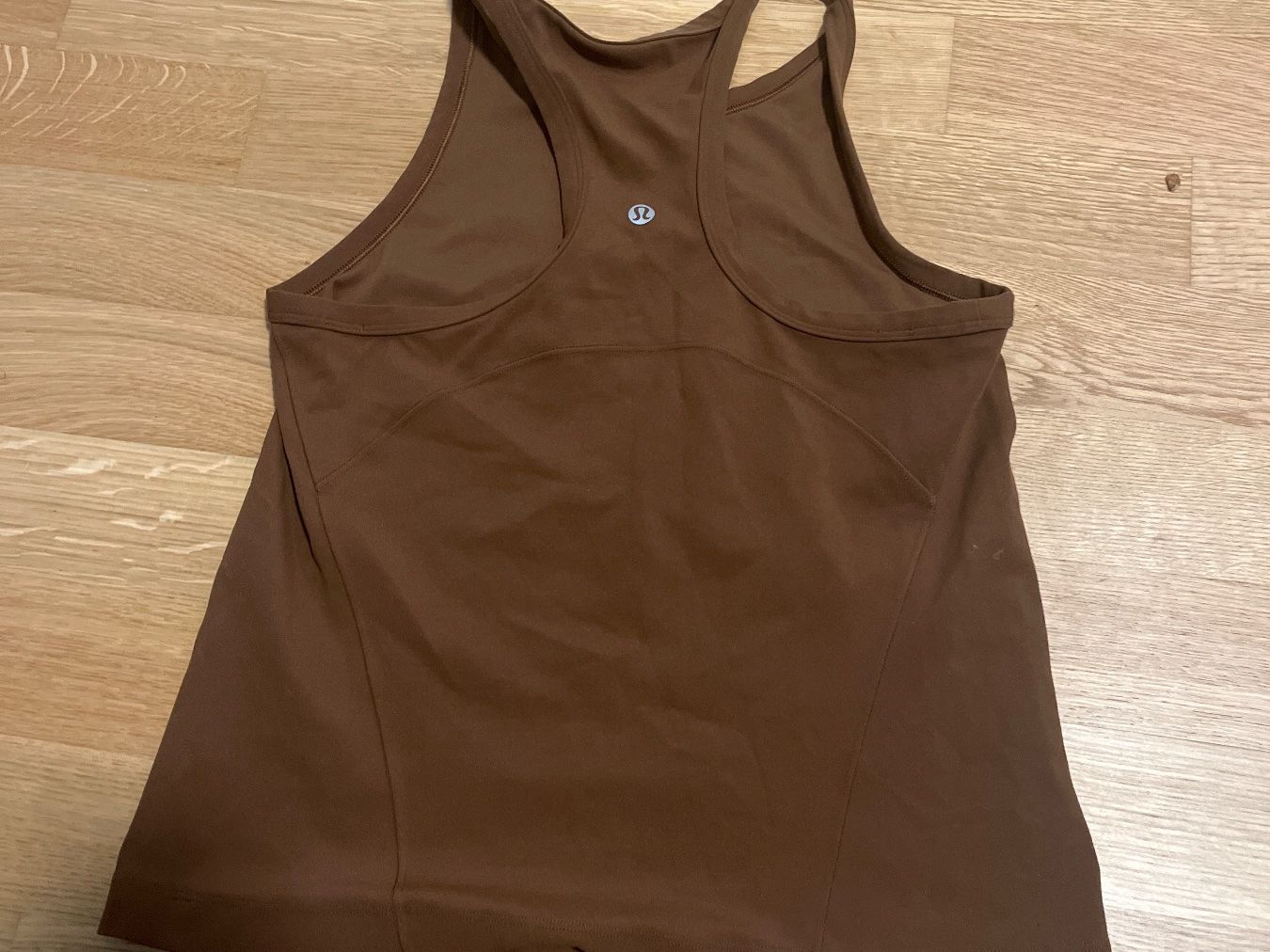 Lululemon Tops: Lululemon top - Racerback, size 6 – D'occasion à Neuchâtel par min_g6ty 1