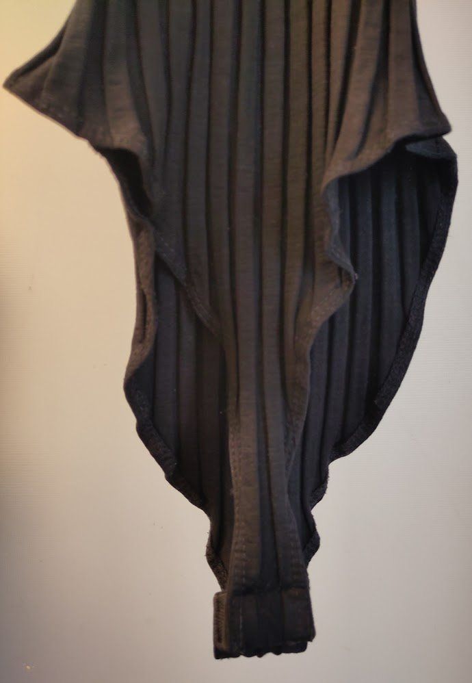 Reformation Tops: Schwarzer Body von Reformation, Gr. XS/S – Gebraucht aus Lugano von kat_lm5b 3