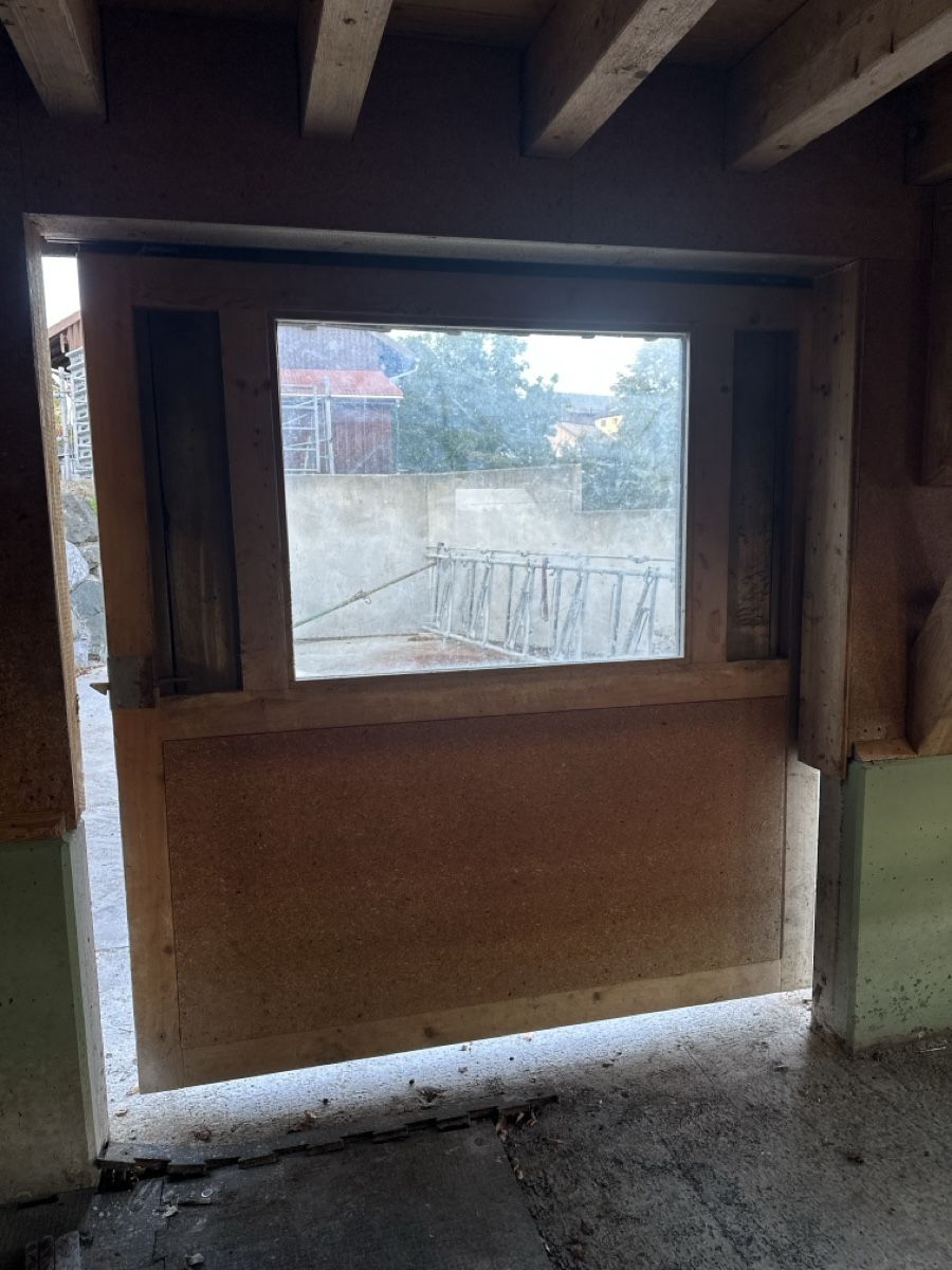 Porte: Holzschiebetor mit Fenster gebraucht – Usato da Rossrüti venduto da DTSwissScott 1
