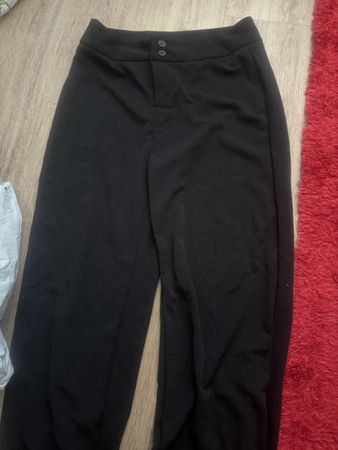 Damen Stoffhose schwarz weit geschnitten sehr guter Zustand