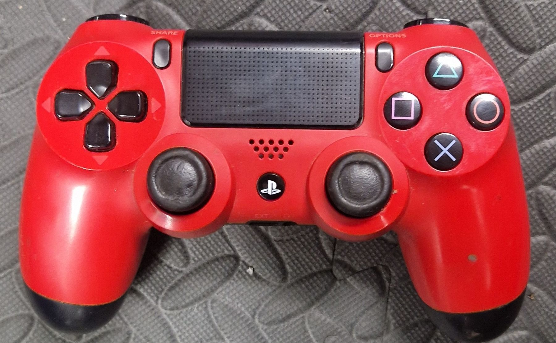 Sony Controller: Manette Sony PlayStation 4 rouge – Usato da Villars-sur-Glâne venduto da MrLobTec