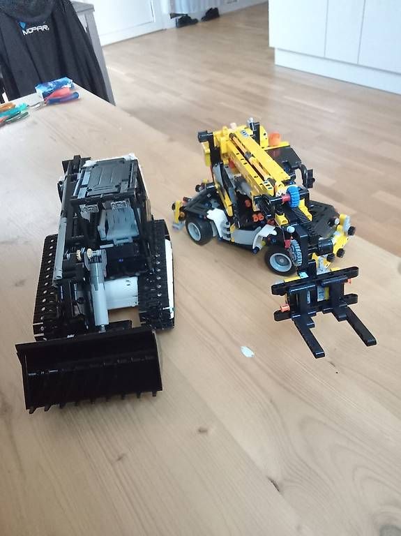 Technics Kit di costruzioni: JCB Roto Telehandler und CAT Tracked Loader – Nuovo (secondo la descrizione) da Boniswil venduto da wae_2bw9