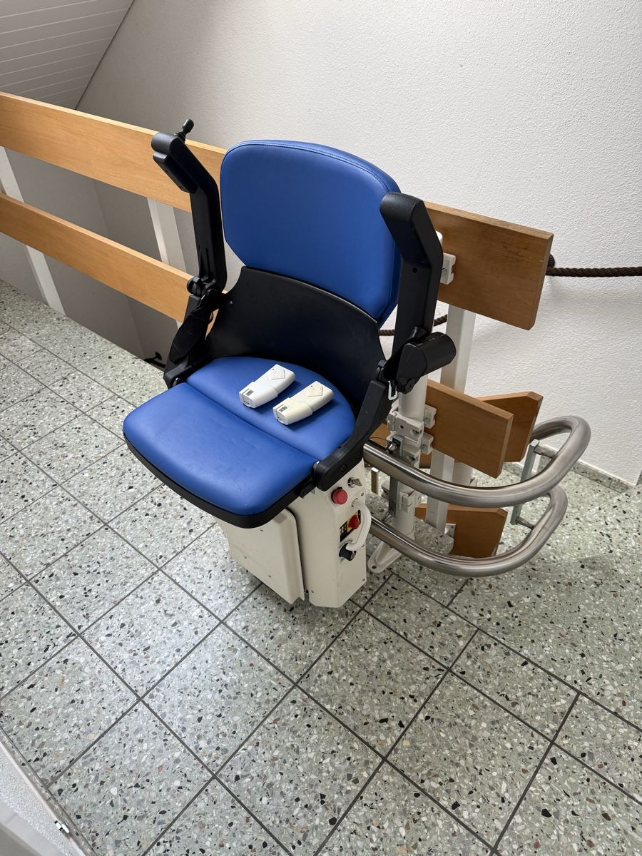 Sedie a rotelle: Treppenlift HIRO 160 Quadro – Usato da Rüfenach AG venduto da innovation-market