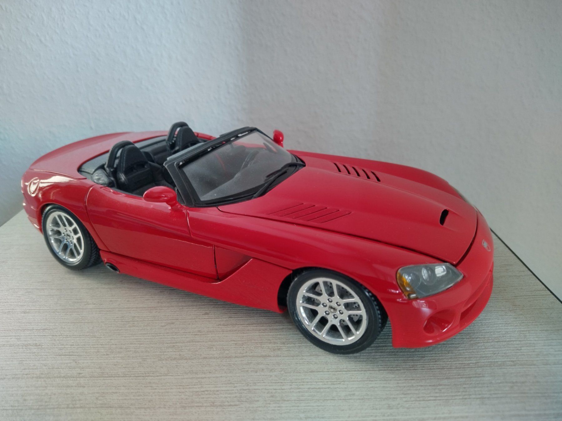 Chrysler Modellini d'auto: Chrysler Viper SRT 10 (1:18) – Nuovo (secondo la descrizione) da Jona venduto da Argus36