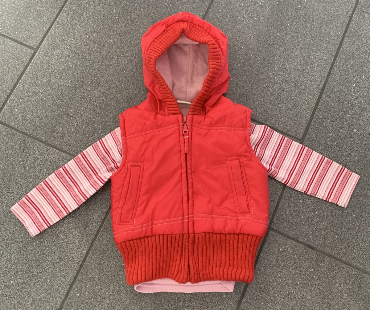 Lotti & Set di vestiti: Herziges Gilet mit Langarm Shirt Gr. 92 – Usato da Hünenberg See venduto da spartakus02