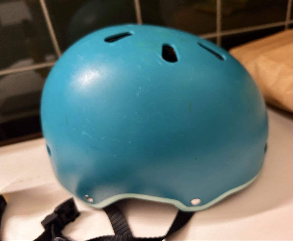 Micro Caschi: Casco Micro azzurro per bambini/e, misura 54-58cm – Usato da Zürich venduto da Nico_Eli 1