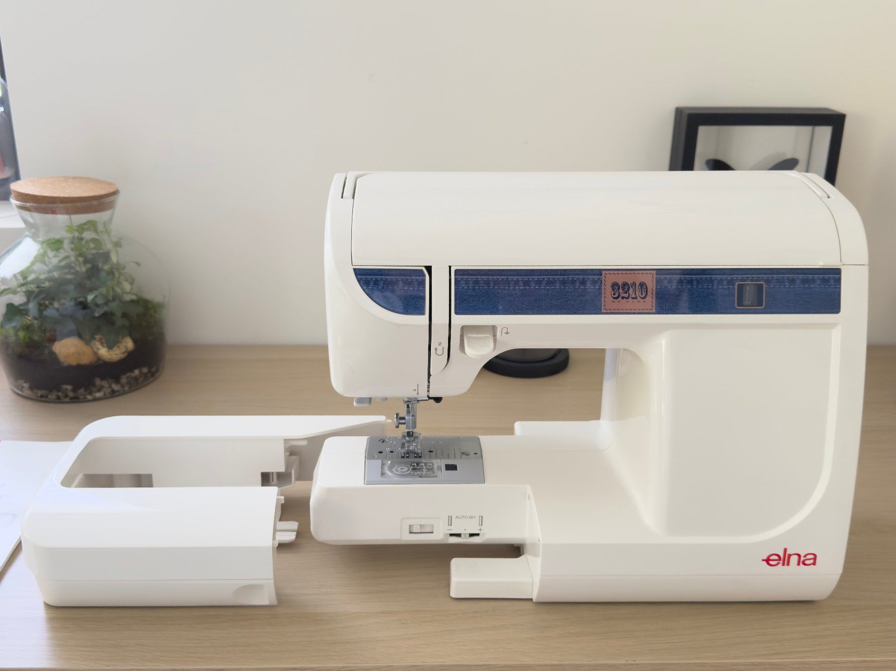 Macchine da cucire: Machine à coudre Elna 3210 designed for jeans – Usato da Vessy venduto da marine64 1