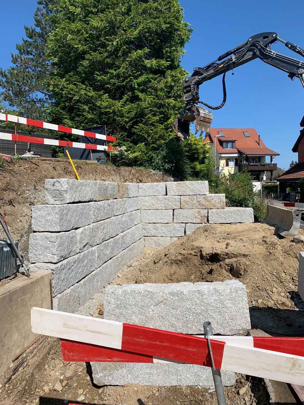 Steine & Dachziegeln: Granitblöcke polen gespalten – Neu (gemäss Beschreibung) aus Dinhard von Betonblocksteine.ch 1