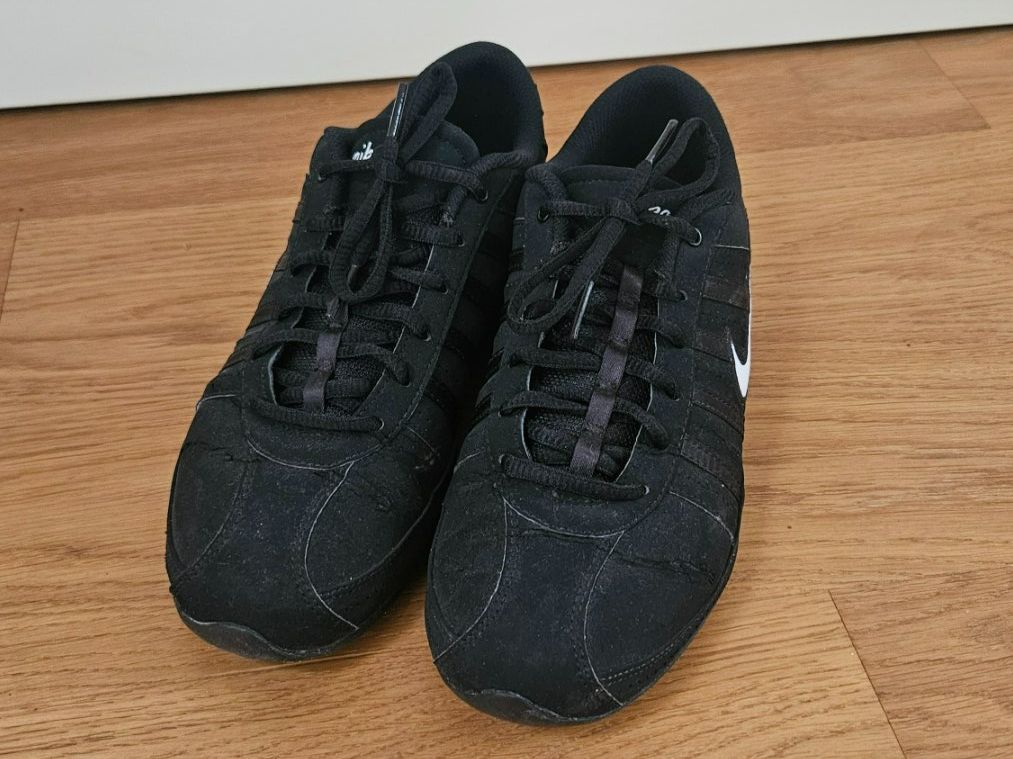 Nike Scarpe da donna: Hallenturnschuh Nike schwarz – Nuovo (secondo la descrizione) da Gockhausen venduto da Carolin_K 1