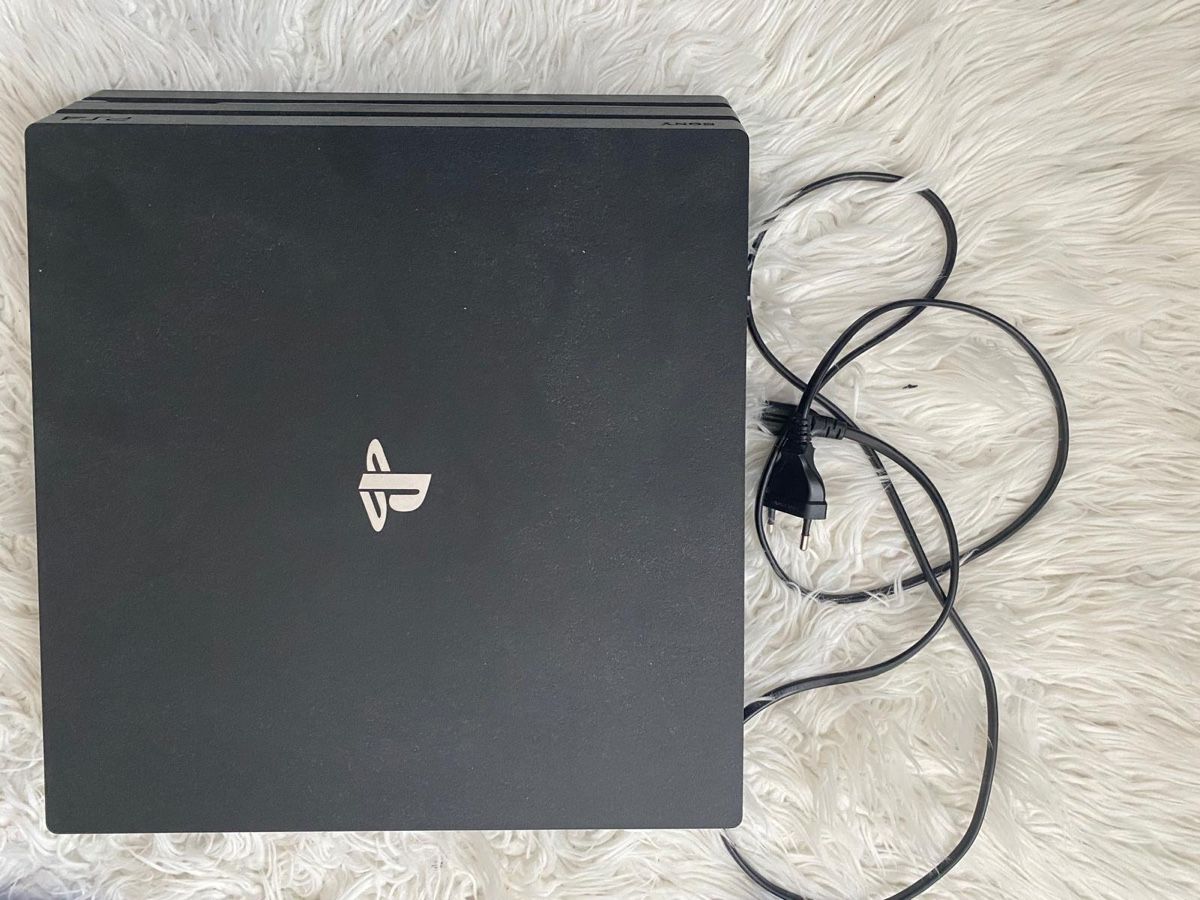 Sony Konsolen: Ps 4 pro + 2 controller und 5 spiele – Gebraucht aus Safenwil von ani_c6mf 5