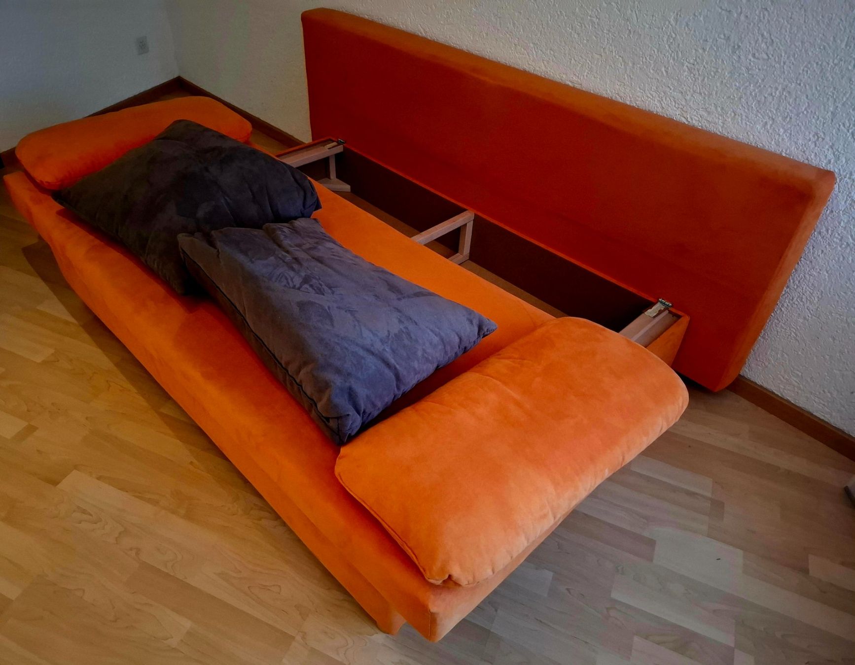 Divani: Bettsofa orange mit 4 Kissen – Usato da Buochs venduto da orlyhopper 8
