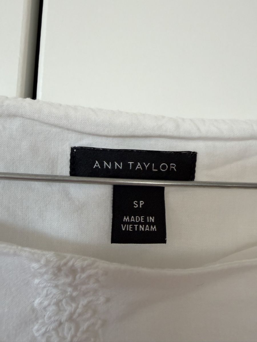 Blusen: Ann Taylor White Puff Sleeve Top, Size Small Petite – Gebraucht aus Brugg AG von Winter789 1