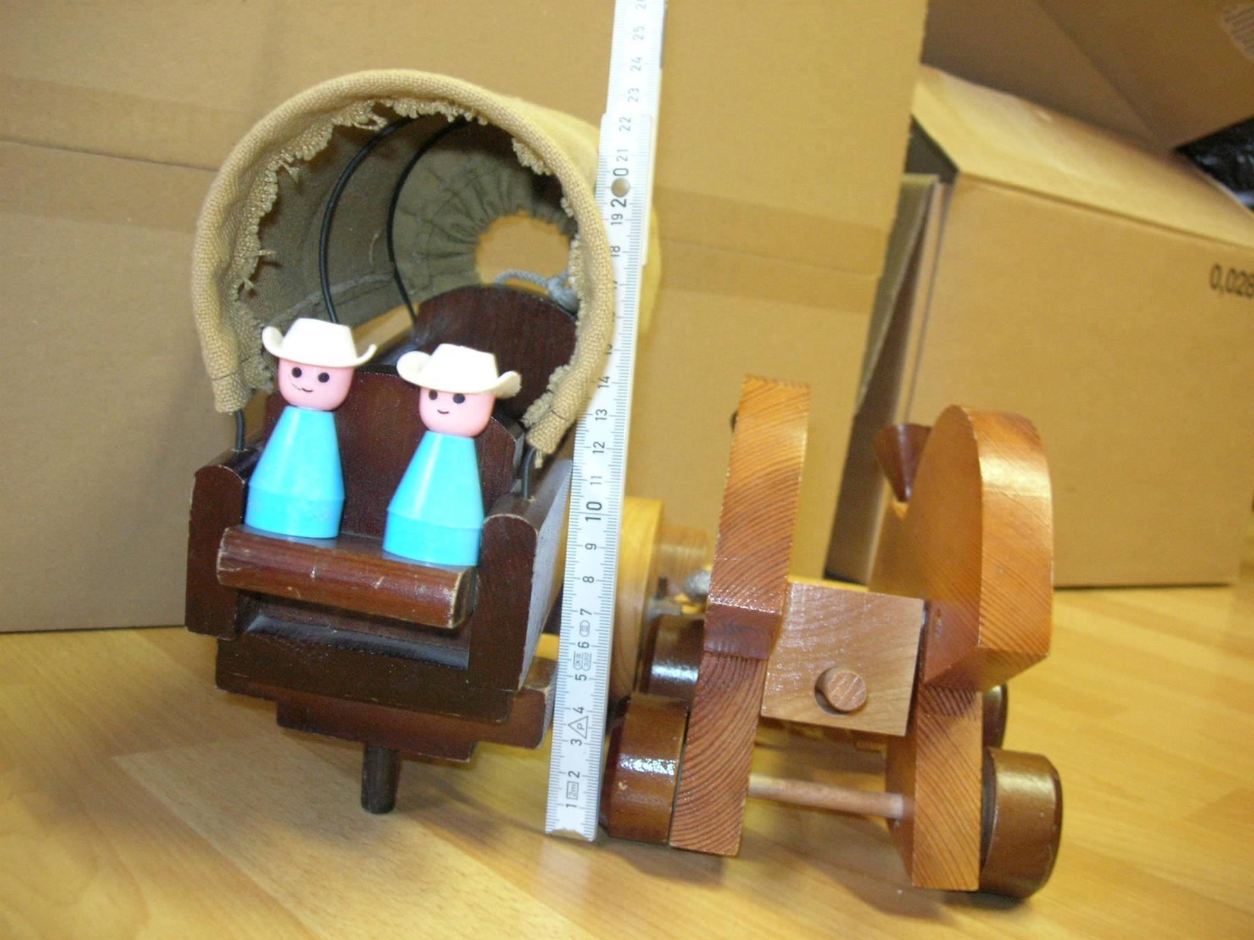 Spielzeuge: Holzpferde mit Planwagen, – Gebraucht aus Hornussen von Corvette- 7