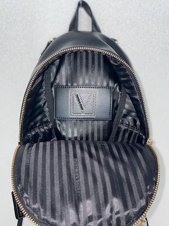 Victoria's Secret Rucksäcke: VICTORIA'S SECRET - MINI SAC À DOS NOIR MATELASSÉ – Gebraucht aus Constantine von san_nmr2 1