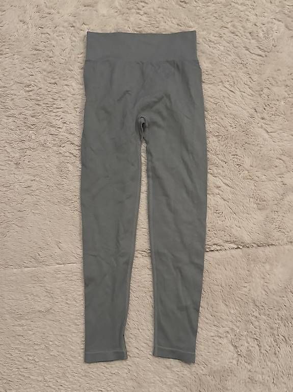 Leggings:  Graue Leggings / Seamless – Usato da Oberwil b. Zug venduto da ritaaa
