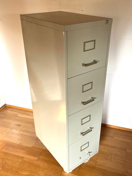 Vintage-Industrieschrank Regal Bücherregal | €200