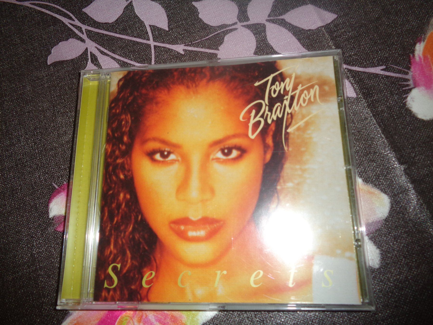 CD: Toni Braxton - Secrets CD – Usato da Olten venduto da Disc-Ausverkauf