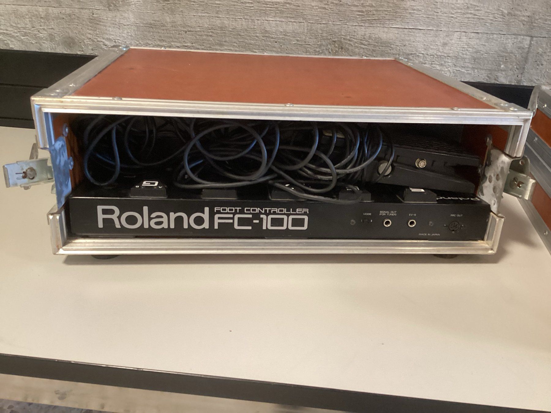 Strumenti musicali: ROLAND Guitar Effects Processor GP-8 / KORG Tuner DT-1 pro – Usato da Birsfelden venduto da Murfy 3