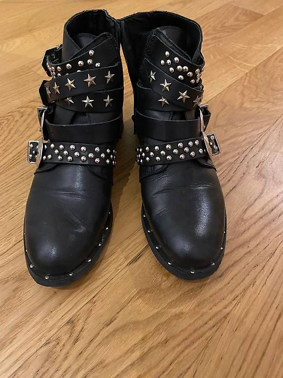 Chaussures femmes: Stivaletti  – D'occasion à Tenero par pet_w2hl 1
