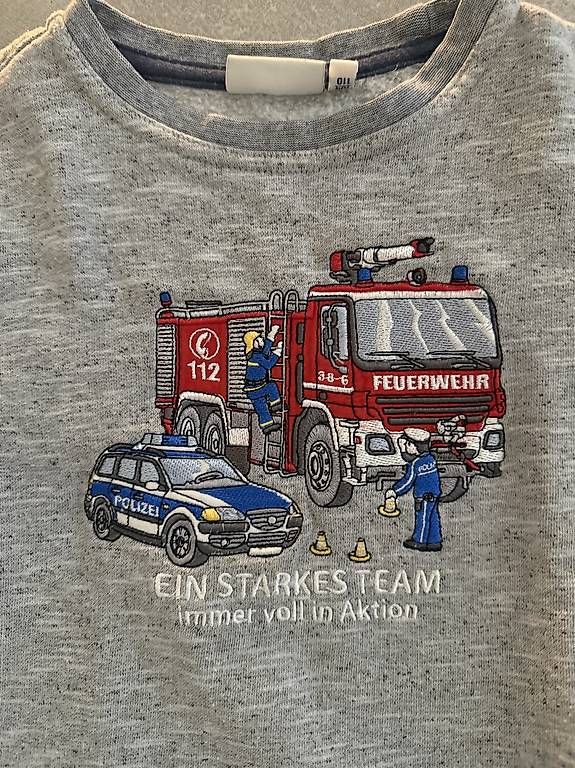 Maglioni & Felpe: Pullover mit Feuerwehrmotiv 🚒 – Usato da Zürich venduto da ama_j5cz 1