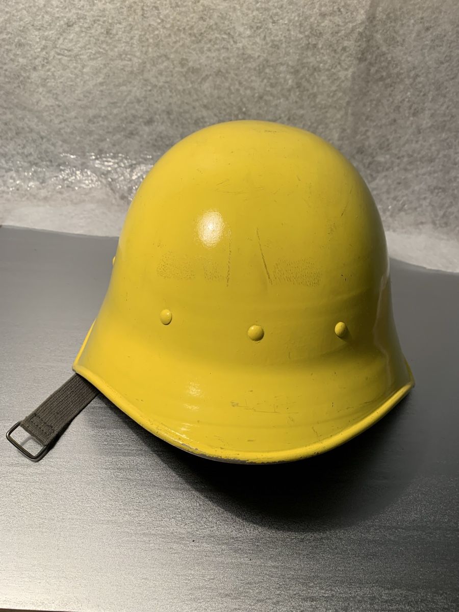 Schweizer Armee Abiti antichi: Alter original Zivilschutzhelm gelb CH - Ki41 – Usato da Erlenbach ZH venduto da Ritschly 3