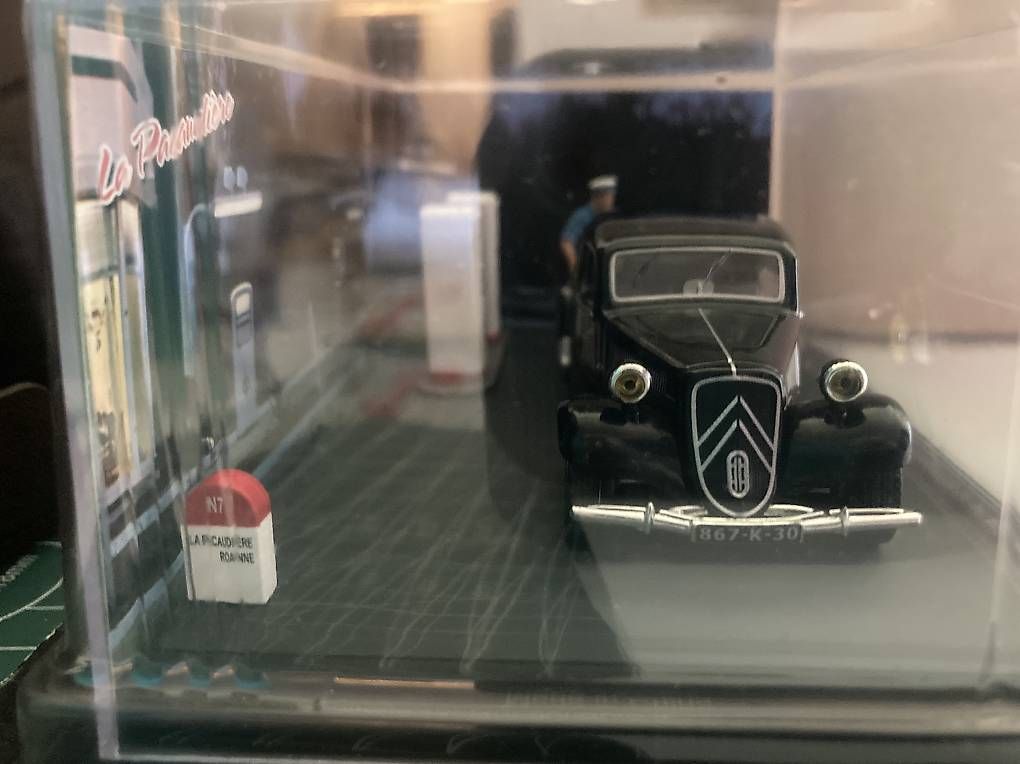 Modellini d'auto: Citroen Traction II Modell Auto  – Nuovo e nell'imballaggio originale da Basel venduto da Imack 2