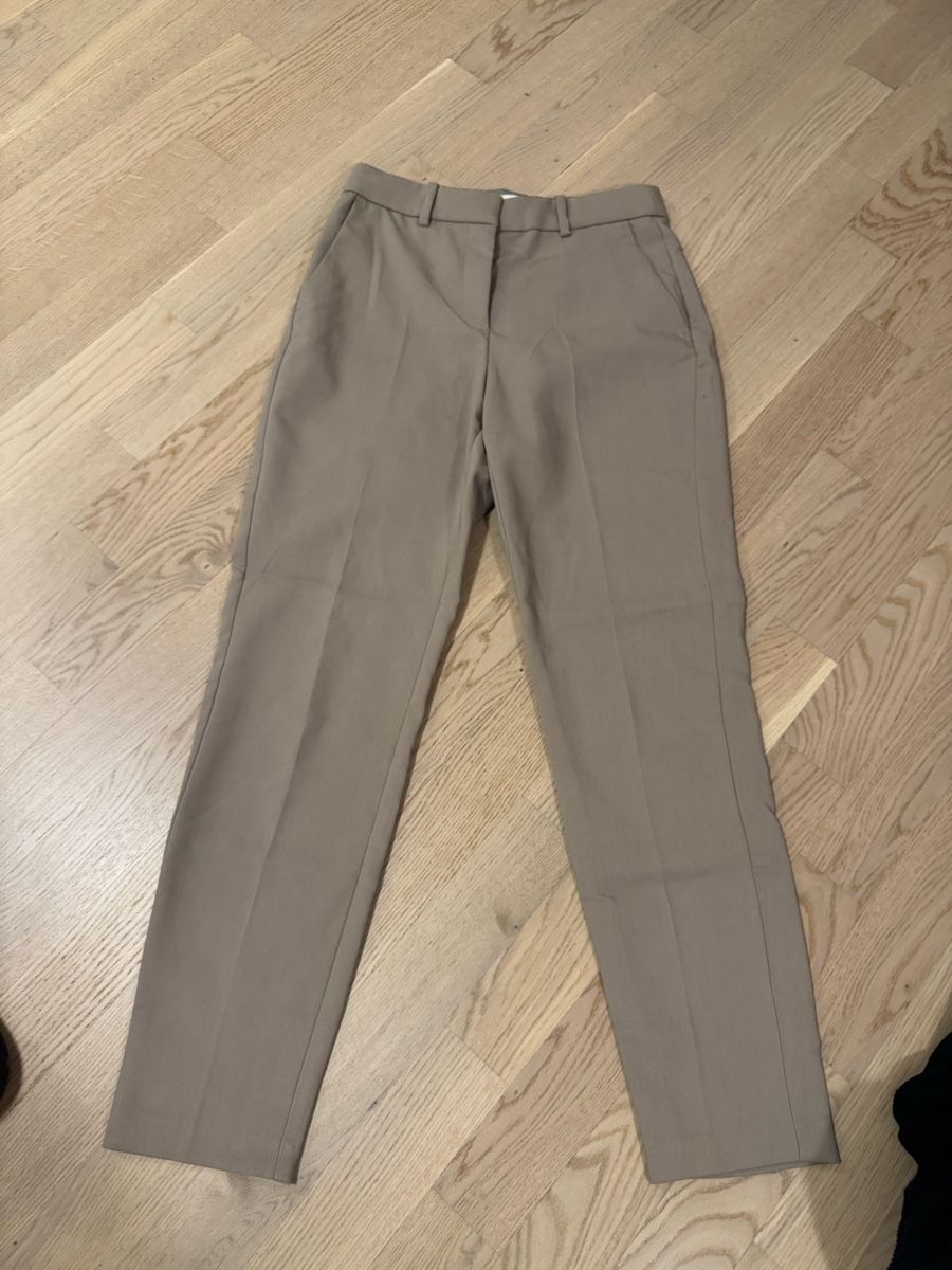 H&M Hosen: Anzugshose Beige – Neu (gemäss Beschreibung) aus Pfäffikon ZH von aitm_00