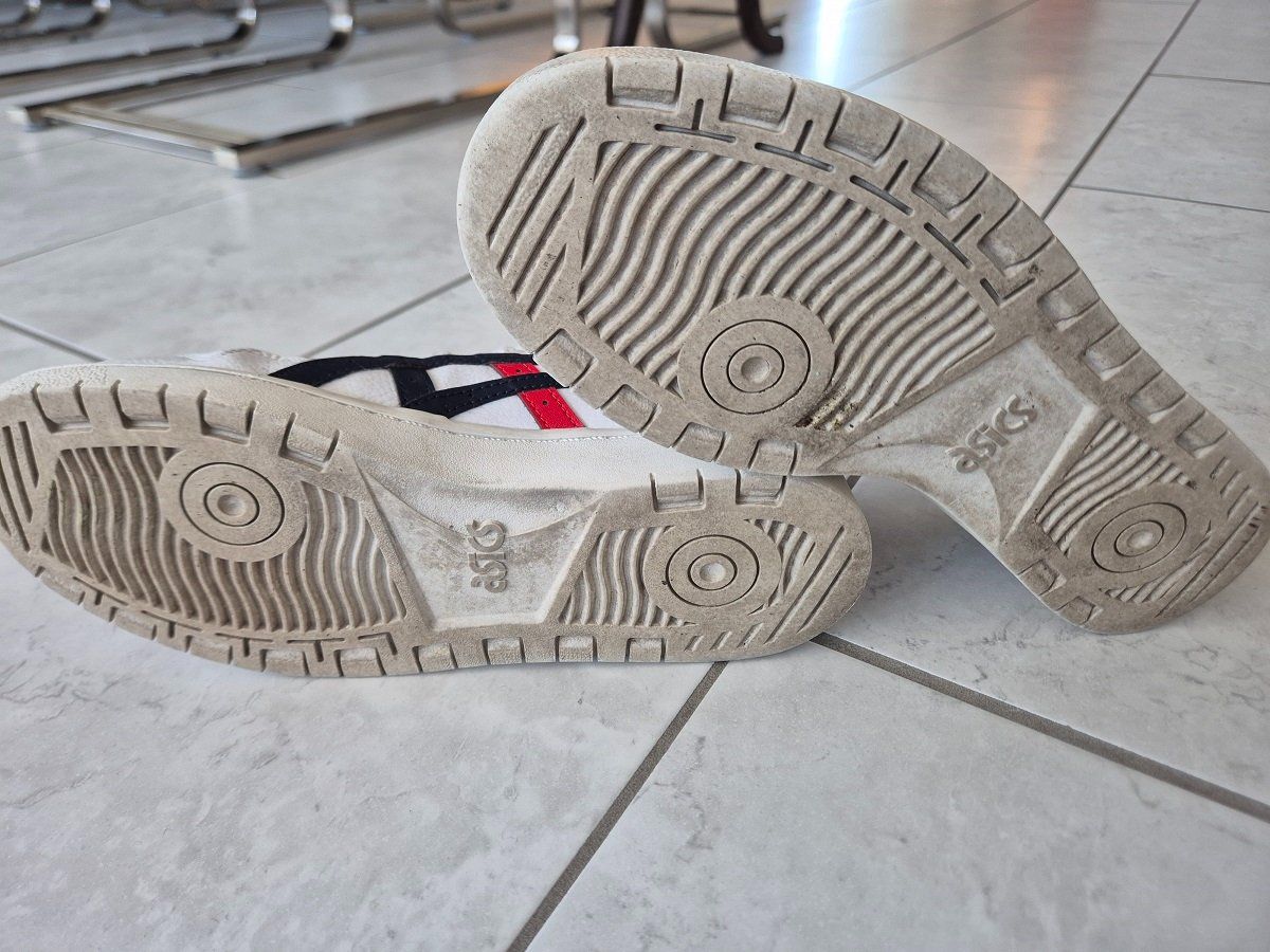Asics Schuhe für Jungen: Asics Kinder Sneaker Japan, Grösse 40 – Gebraucht aus Thun von Sheepli 1