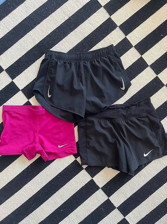 Pantaloni: Nike Sporthosen – Usato da Dübendorf venduto da jjs_t925
