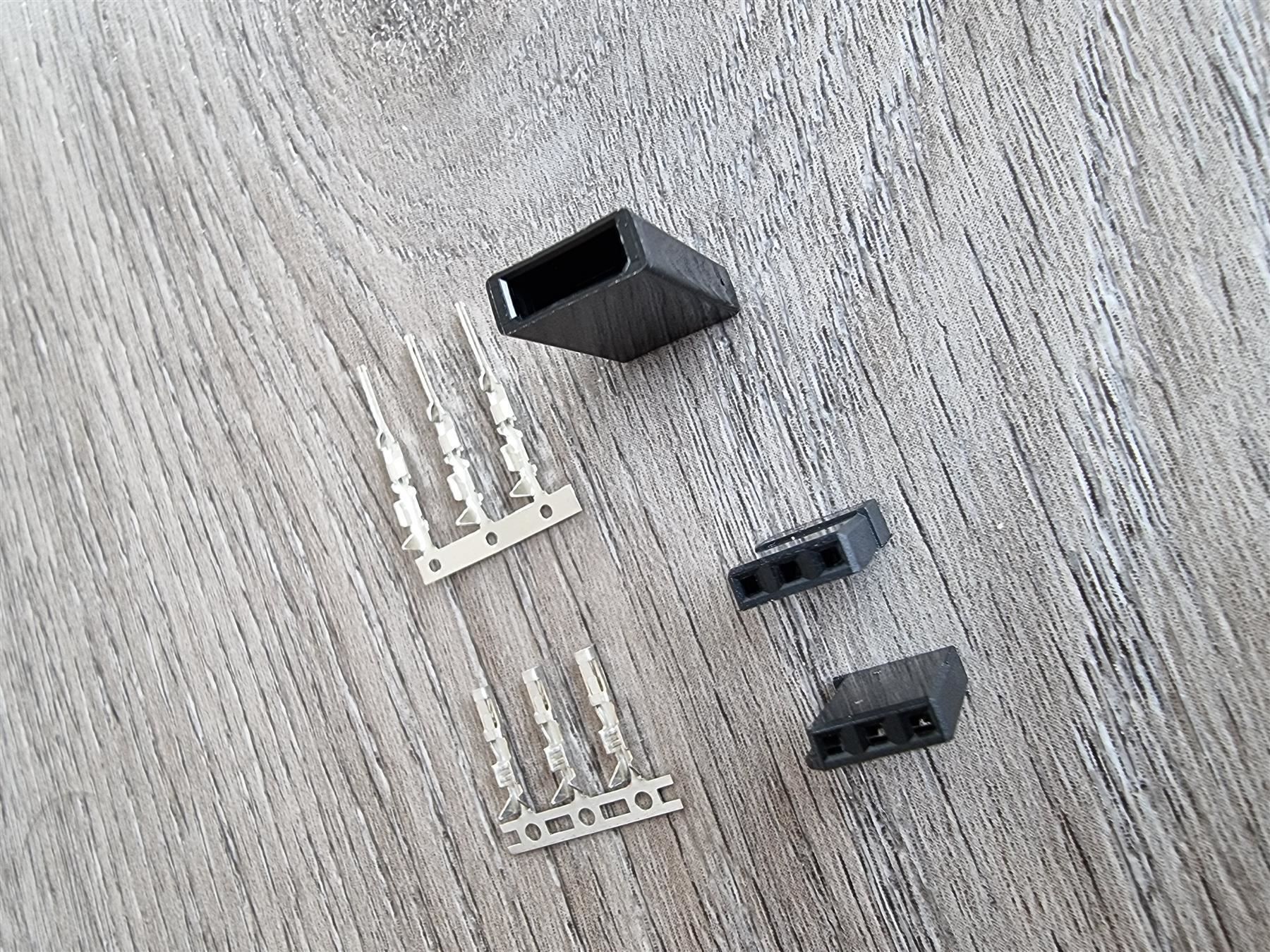 Futaba Modellismo RC: JR Futaba Stecker / Muffe neu 10 Stück – Nuovo e nell'imballaggio originale da Eglisau venduto da 20788 1