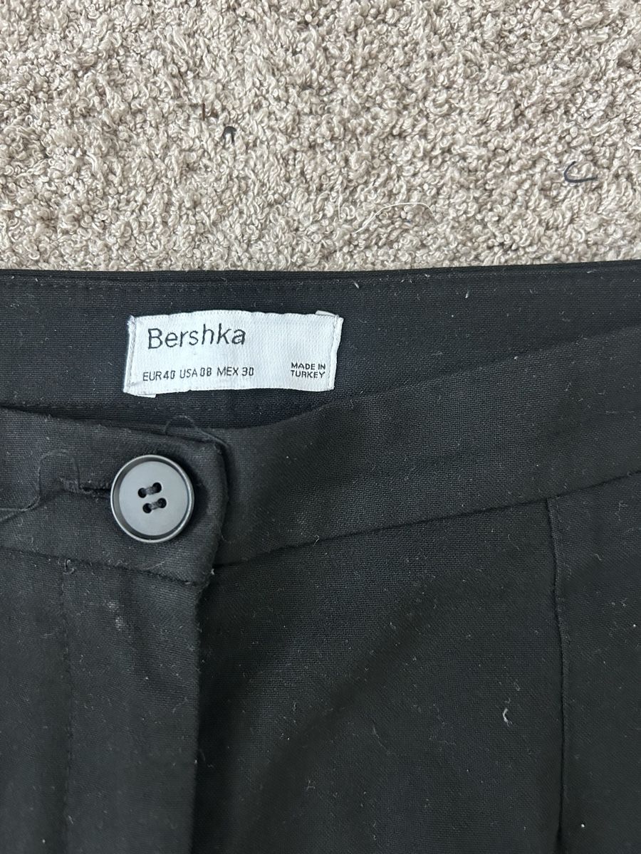 Bershka Hosen: BERSHKA stoffhose | Gr 40 – Gebraucht aus Kloten von lga_zy7n 1