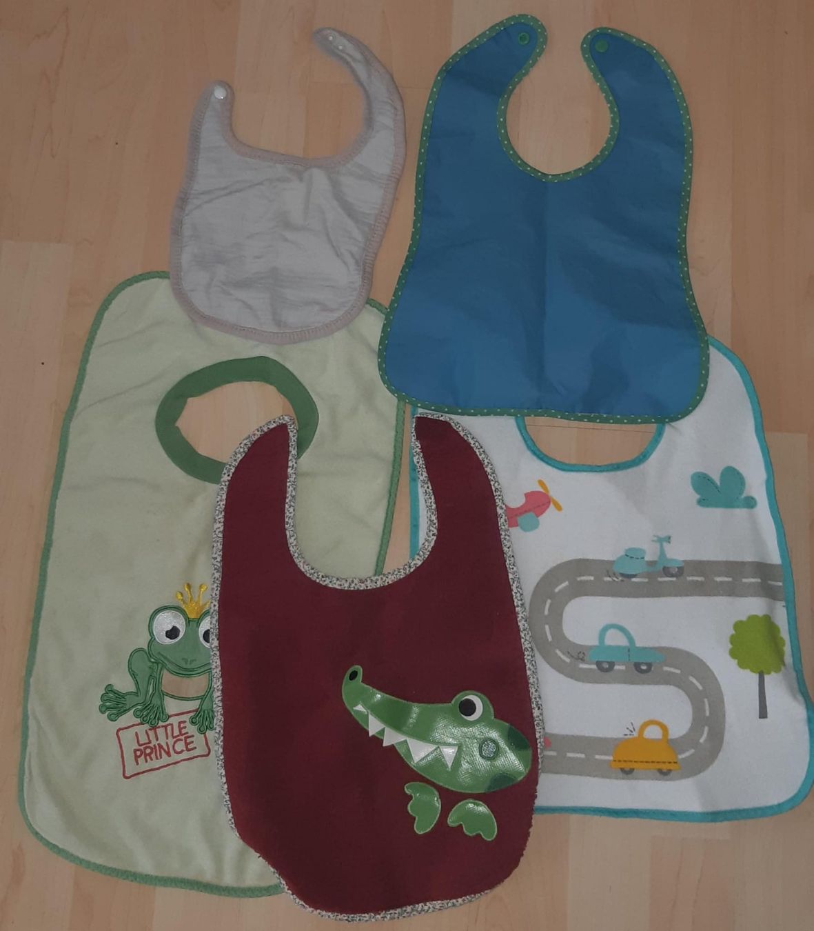 Pasti del neonato: Baby Lätzchen,  5 Stk. – Usato da sachseln venduto da soficool