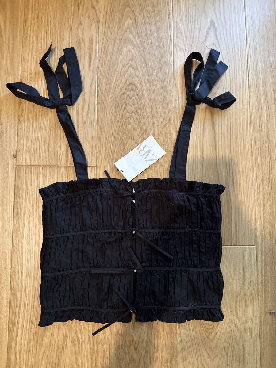 Zara Top: NEW Black Zara Top with Ties Size S – Nuovo e nell'imballaggio originale da Neuchatel venduto da Mia_G