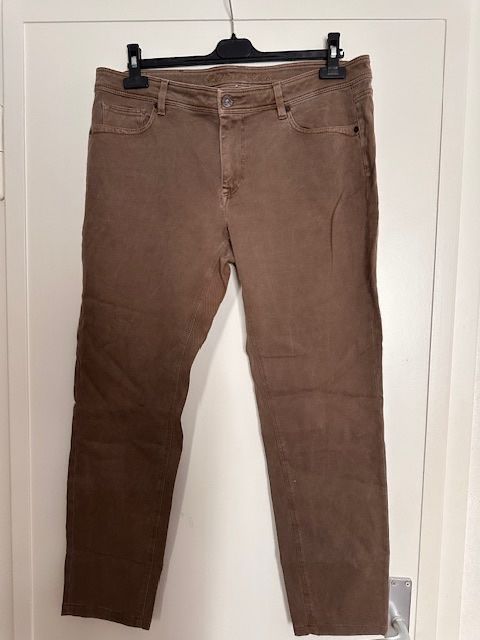 Raffaello Rossi Jeans: Jeans Raffaello Rossi beige-marron Taille 40 – Nuovo (secondo la descrizione) da Lausanne venduto da Magic1900