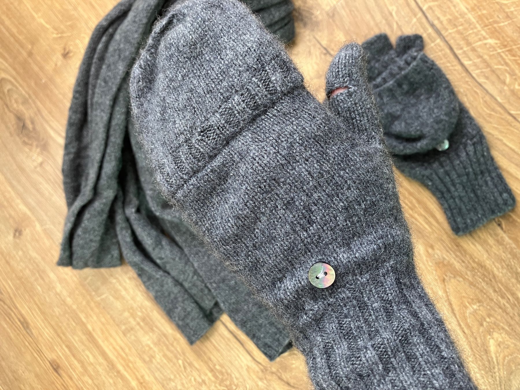 Foulard & Sciarpe: Winter Schal/Handschuhe – Usato da Brugg AG venduto da Magna3 4