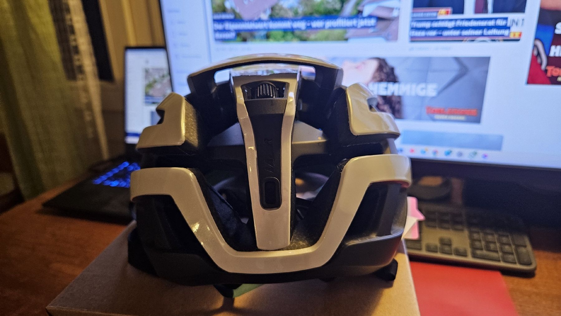 Helme: Lazer Z1 KinetiCore + Aeroshell – Neu und originalverpackt aus Sursee von paul256 1