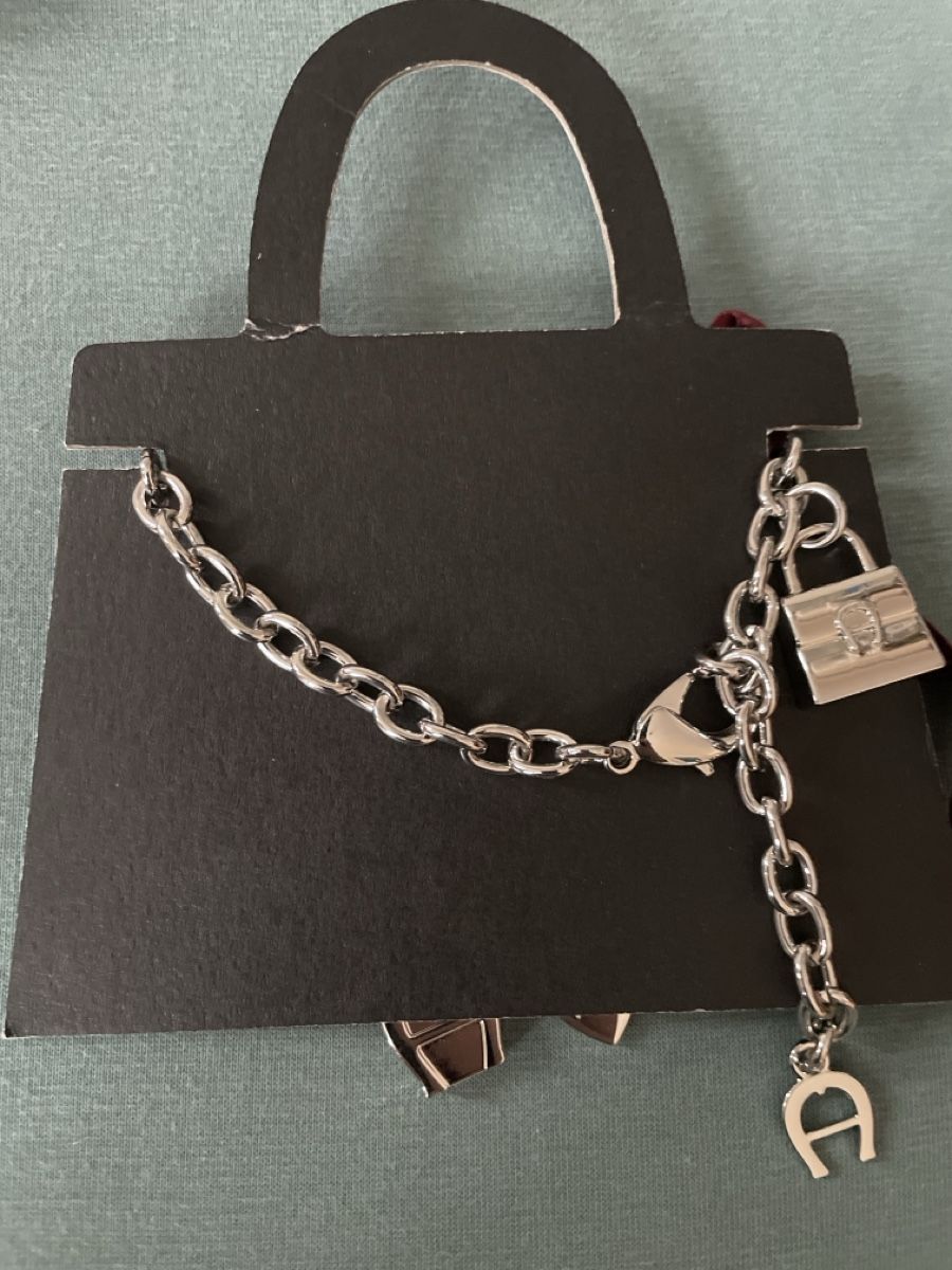 Ciondoli: Aigner Silber Charm neuwertig original – Nuovo e nell'imballaggio originale da Basel venduto da Blumi_13 5