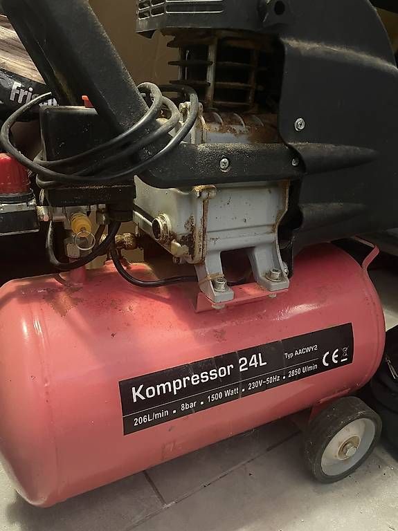 Compressori: OKAY Kompressor - 24L - 8 bar – Usato da Lauterbrunnen venduto da dev_nsb9 1