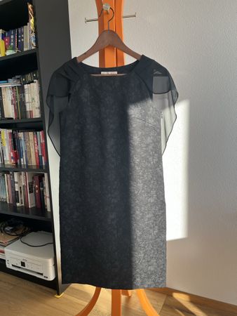 Elegant black dress, floral pattern, size F